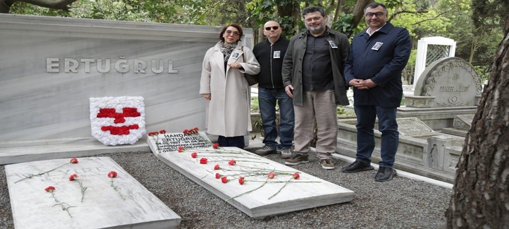 MUHSİN ERTUĞRUL KABRİ BAŞINDA ANILDI 