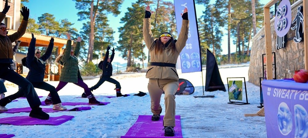 ECE VAHAPOĞLU İLE DAĞIN ZİRVESİNDE YOGA