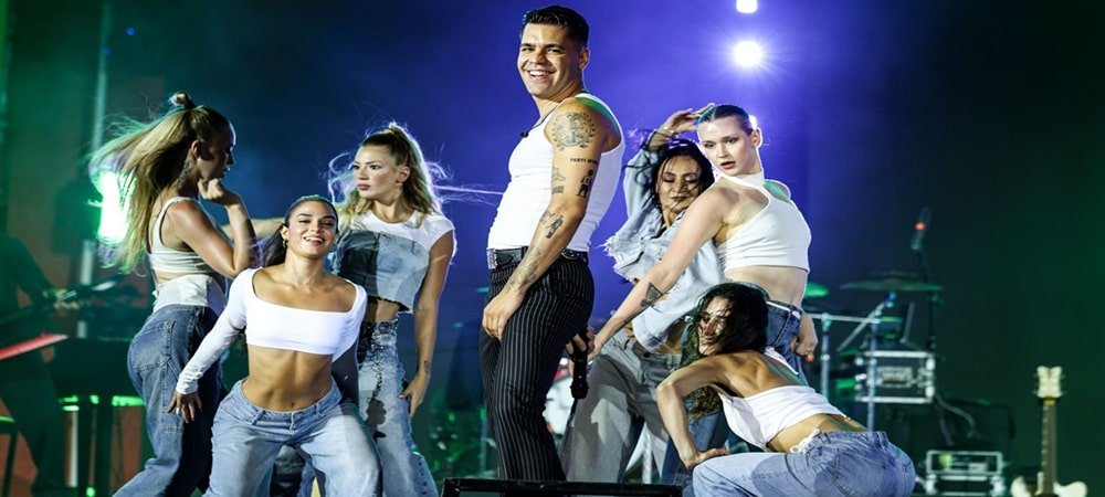 Emir Can İğrek’ten Ayakta Alkışlanan Performans