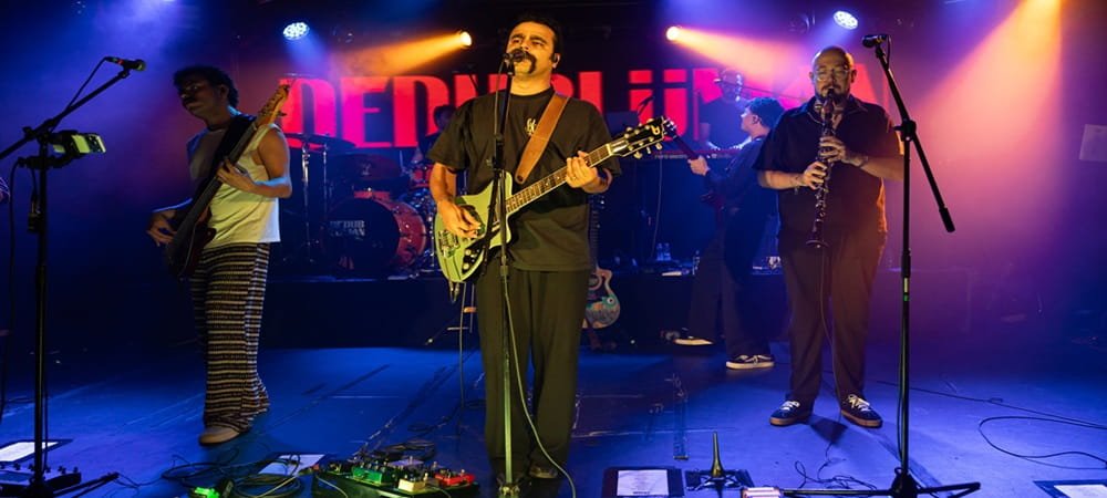 DEDUBLÜMAN’DAN SEKSENDÖRT’E SAHNEDEN SELAM
