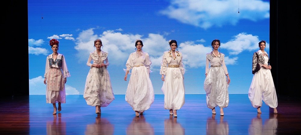 GÜL TUNA: BÜTÜN YARIŞMALARDA KEDİLERİ KUPA KAZANIYOR.