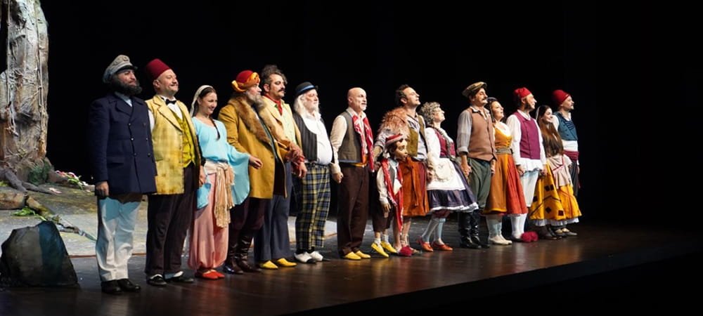 BİR KARAGÖZ VE KUKLA SANATÇISININ ETKİLEYİCİ HİKÂYESİ “HAYALÎ’NİN HAYALİ” SEYİRCİYLE BULUŞTU