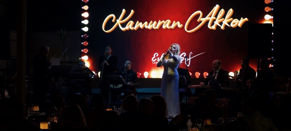 Her konser tıklım tıklım